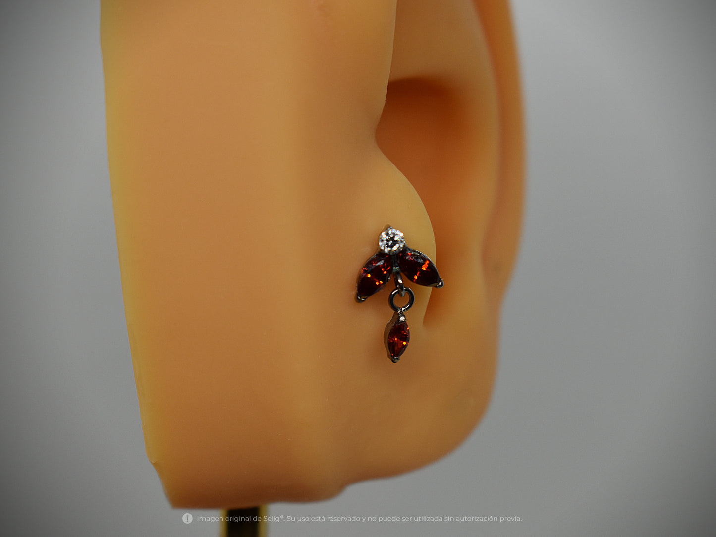 Piercing bee red - Ear