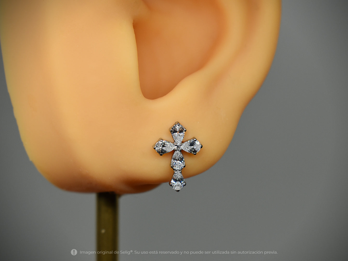 Piercing Cruz I - Ear