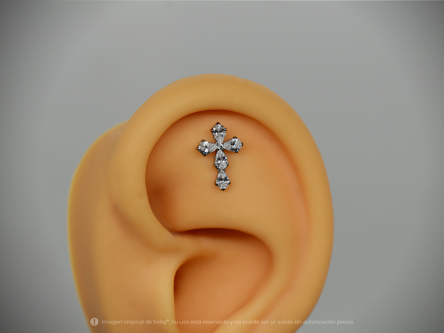 Piercing Cruz I - Ear
