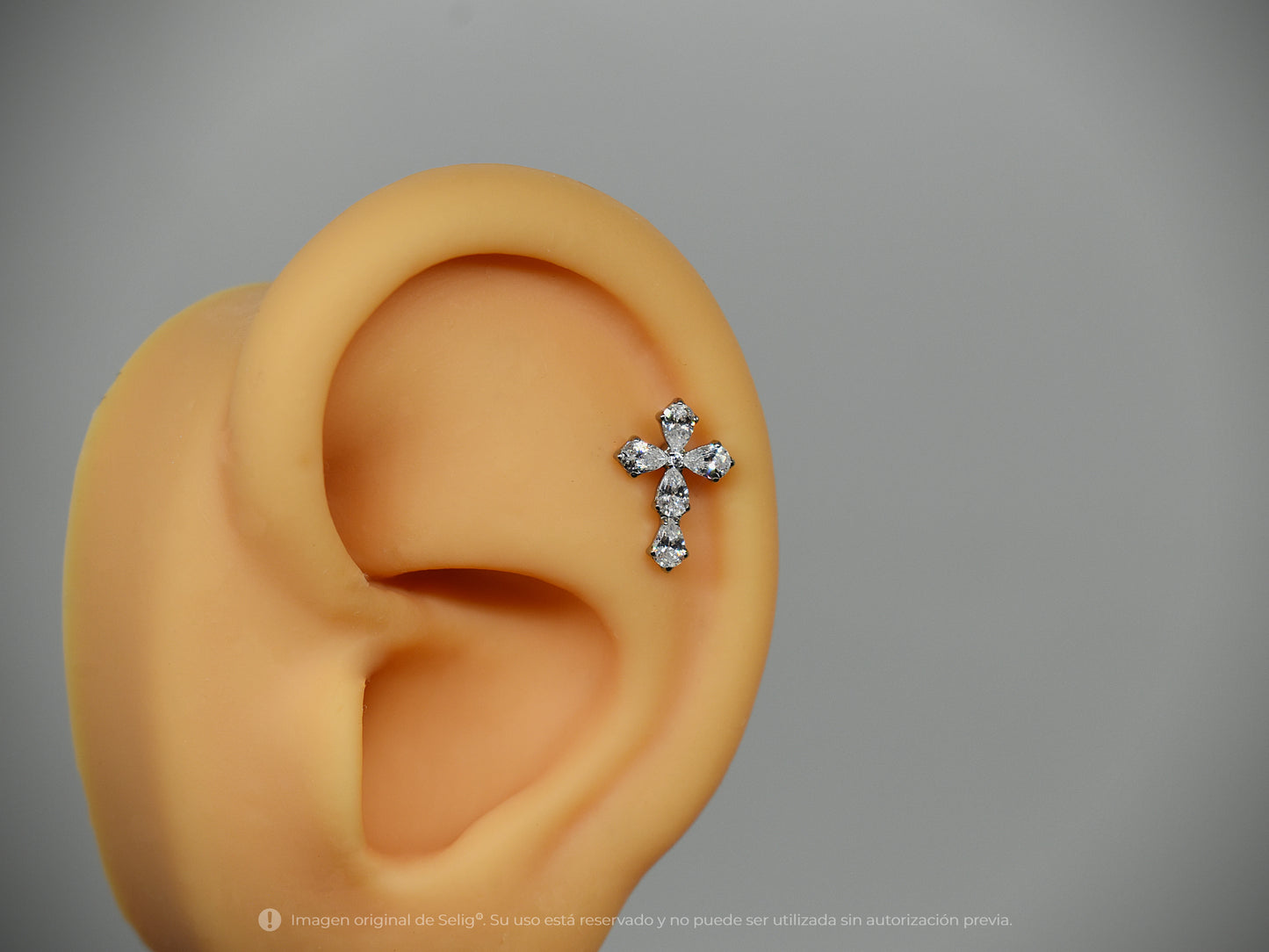 Piercing Cruz I - Ear