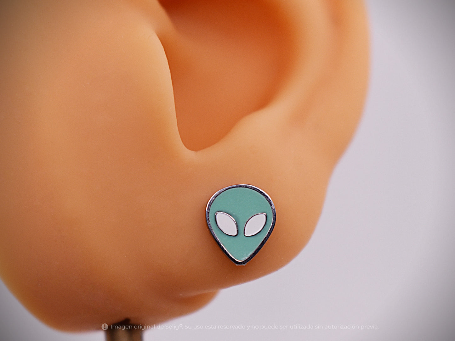 Piercing Ovni - Ear