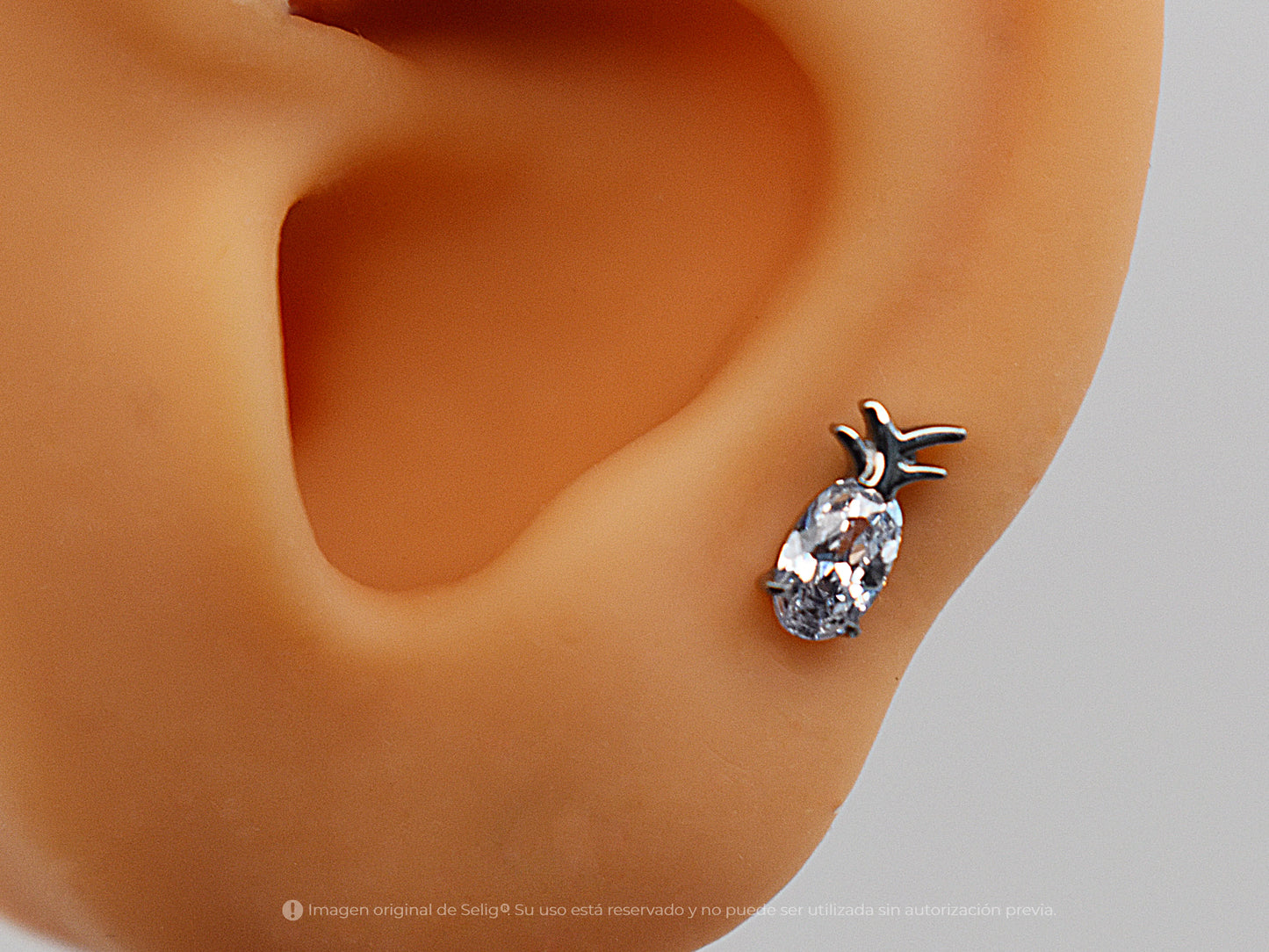 Piercing Piña - Ear