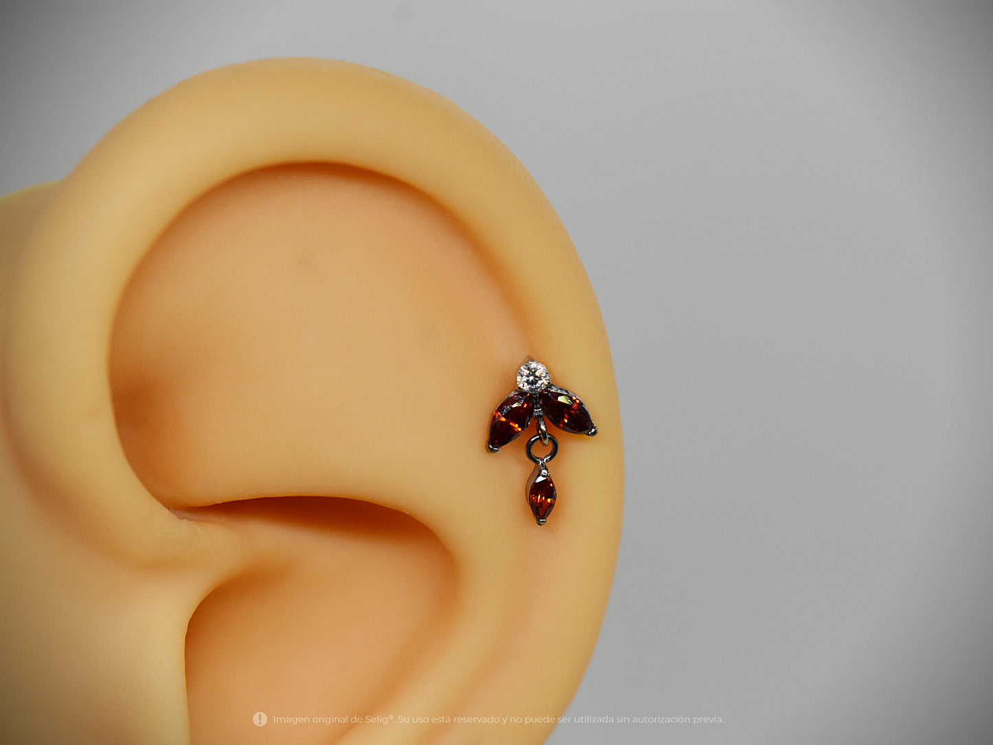 Piercing bee red - Ear