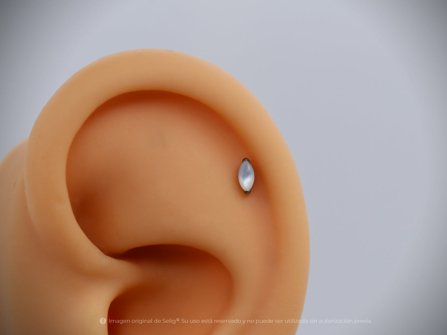 Piercing goti stone - Ear